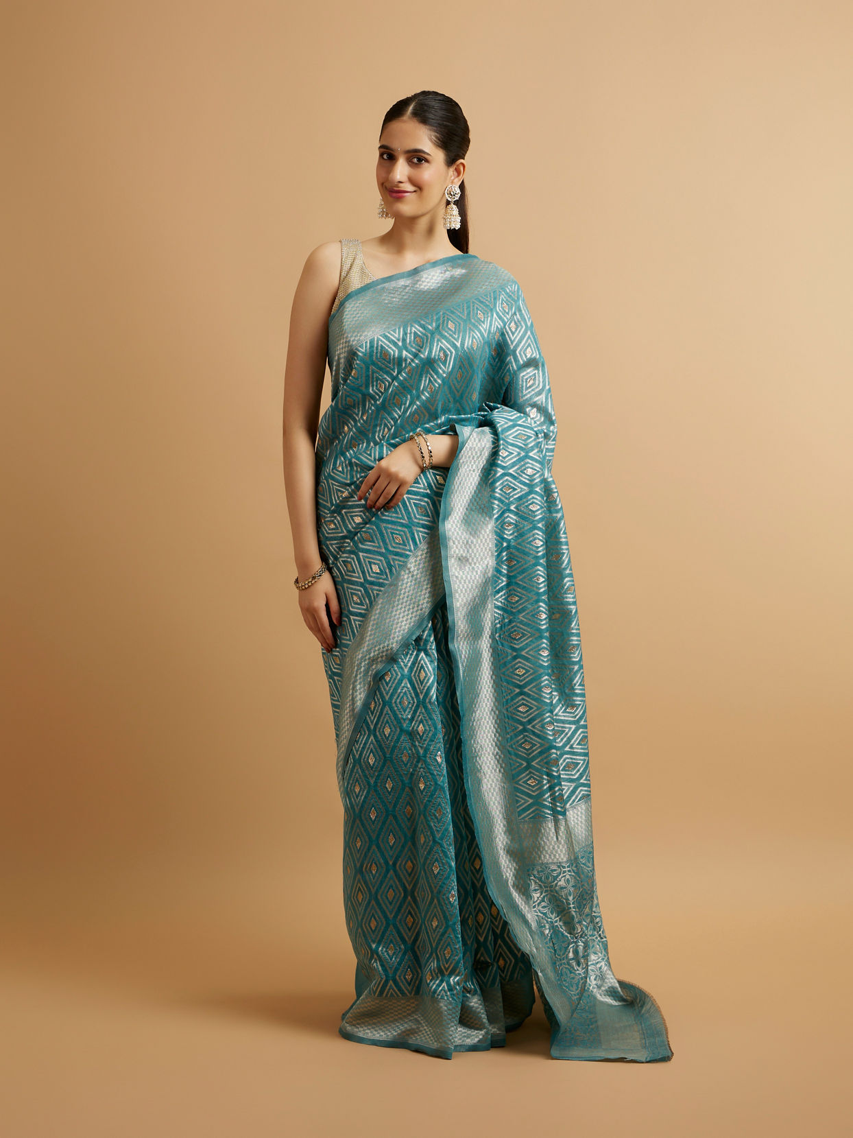 alt message - Mohey Women Light Blue Ikat Diamond Patterned Saree with Floral Motifs image number 0